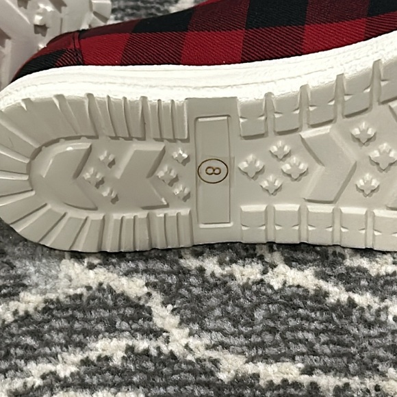 NWT black/red plaid shoes - Picture 6 of 7